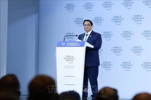 范明正总理在2024大连夏季达沃斯论坛上发表讲话。