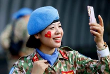 附图：越南女军官参加维和行动。