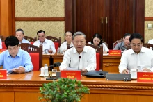 越共十四大文件起草工作小组第一次会议召开【组图】