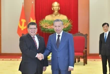 越共中央总书记苏林会见马来西亚国会下议院议长佐哈里。