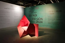 “河内-西贡雕塑”展在Vincom 当代艺术中心举行。（图片来源：越通社）