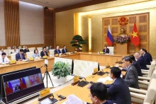 越南政府副总理陈红河与俄罗斯联邦副总理切尔内申科举行线上会议。