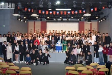 旅居法国越南青年大学生协会成立20周年联欢晚会。（明伟 摄）
