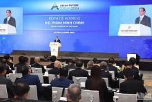 越南政府总理范明正出席论坛并发表主旨演讲。