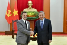 越共中央总书记苏林会见澳大利亚驻越南大使安德鲁·戈莱兹诺夫斯基。