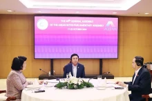 越老柬三国国会主席共进工作早餐。