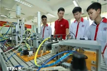 向大学生介绍自动化模式。