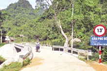 宣光省乡村道路为群众出行提供便利。海钟 摄