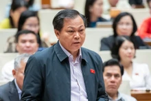 得乐省国会代表留文德在会议上提出质询。