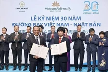 越南国会主席陈青敏出席越南与日本合作文件互换仪式。