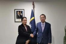越南驻澳大利亚大使范雄心礼节性拜会瑙鲁共和国驻澳大利亚高级专员卡米拉·所罗门。