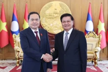 越南国会主席陈青敏会见老挝人民革命党中央总书记、国家主席通伦·西苏里。