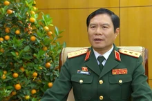 越共中央委员、中央军委常委、越南人民军队总参谋长、越南国防部副部长阮新疆上将。