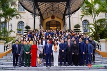与会代表合影留念。