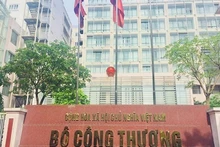 附图。