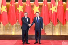 越南国会主席陈青敏会见中国国务院总理李强。