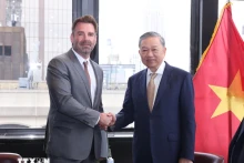 苏林总书记、国家主席会见美国苹果公司负责国际政府关系的副总裁尼克·阿曼。