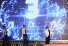 各位代表按钮启动越南高平市-中国白色市跨境旅游路线。（图片来源：越通社）