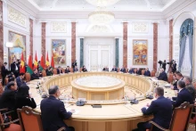 越共中央总书记苏林与白俄罗斯总统卢卡申科举行会谈。（图片来源：越通社）