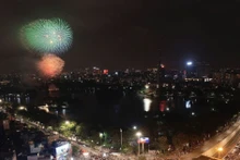 河内夜空烟花绽放 欢庆国家统一日