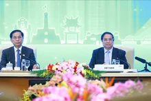 政府总理范明正主持召开题为“以人为中心的可持续绿色转型”的高层讨论会。（图片来源：越通社）