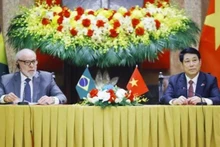 越南国家主席梁强与巴西总统卢拉共同会见记者。