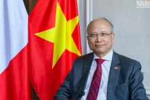越南驻法国大使丁全胜接受了《人民报》记者的采访。