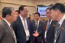 越南国会副主席陈光方会见朝鲜最高人民会议副委员长明庆仁。