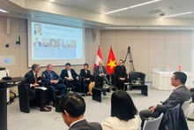 论坛吸引来自两国的众多专家、政策制定者及顶尖科技企业代表参与。（图片来源：baodauthau.vn）