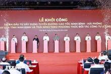 越南政府总理范明正出席宁平—海防高速公路项目（途径南定省-太平省路段）开工仪式。