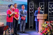 长沙俱乐部主席裴秋明发表讲话。（图片来源：越通社）