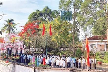 在全省多个地方，胡伯伯庙与纪念馆迎来络绎不绝的群众前来参观、敬香、缅怀追思。