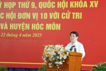 越南国家主席梁强发表讲话。