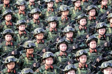 在边和机场参与阅兵合练彩排的“女性身影”