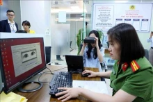 将虹膜生物识别信息收集到身份数据库中。（图片来源：越通社）