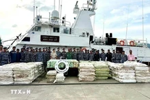 印度海岸警卫队在安达曼海从一艘缅甸渔船上查获了5.5吨甲基苯丙胺。（图片来源：越通社）