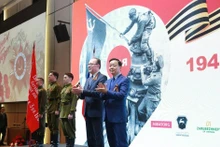 越南政府副总理陈红河出席纪念伟大卫国战争胜利80周年招待会。（图片来源：VGP）