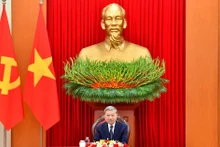 越共中央总书记苏林同南非总统、执政党非洲人国民大会主席西里尔·拉马福萨通电话。（登科 摄）