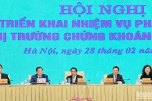 政府总理范明正在政府总部主持召开2024年证券市场发展任务部署会议。
