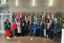 与会代表合影。（图片来源：越通社）