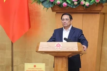 越南政府总理范明正主持4月政府例会。（图片来源：陈海 摄）