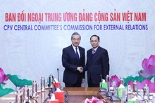 越共中央对外部部长黎怀忠会见中国外交部长王毅。