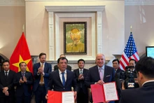 越南工贸部部长阮鸿延出席越南企业与美国伙伴合作协议签字仪式。（图片来源：越通社）