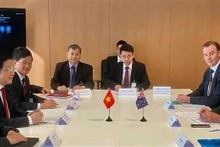 越共代表团与新西兰外交贸易部举行会谈。（图片来源：越通社）