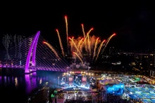 西贡河畔热闹的迎新年活动为社区生活增添一抹亮色。（图片来源：越通社）