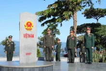 首届越老柬边境国防友好交流活动在越南举行。