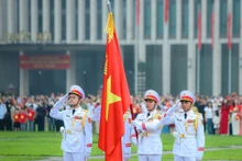 庆祝国家统一50周年特别升旗仪式在巴亭广场举行【组图】