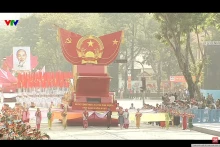 纪念南方解放、国家统一50周年庆典暨阅兵和群众游行活动隆重举行