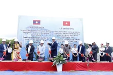 老越双语学校建设项目师生宿舍楼建设工程奠基仪式。