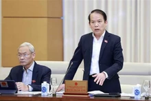国会法律委员会主任黄青松发表讲话。（图片来源：越通社）